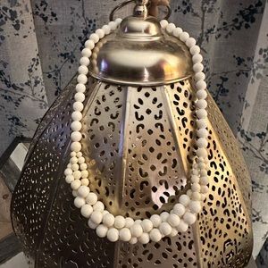 VINTAGE white beaded necklace